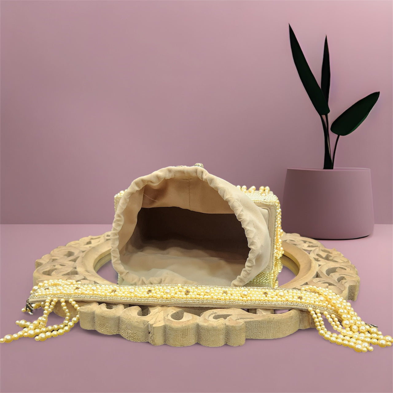 Moti Dhara Gold Bucket Potli