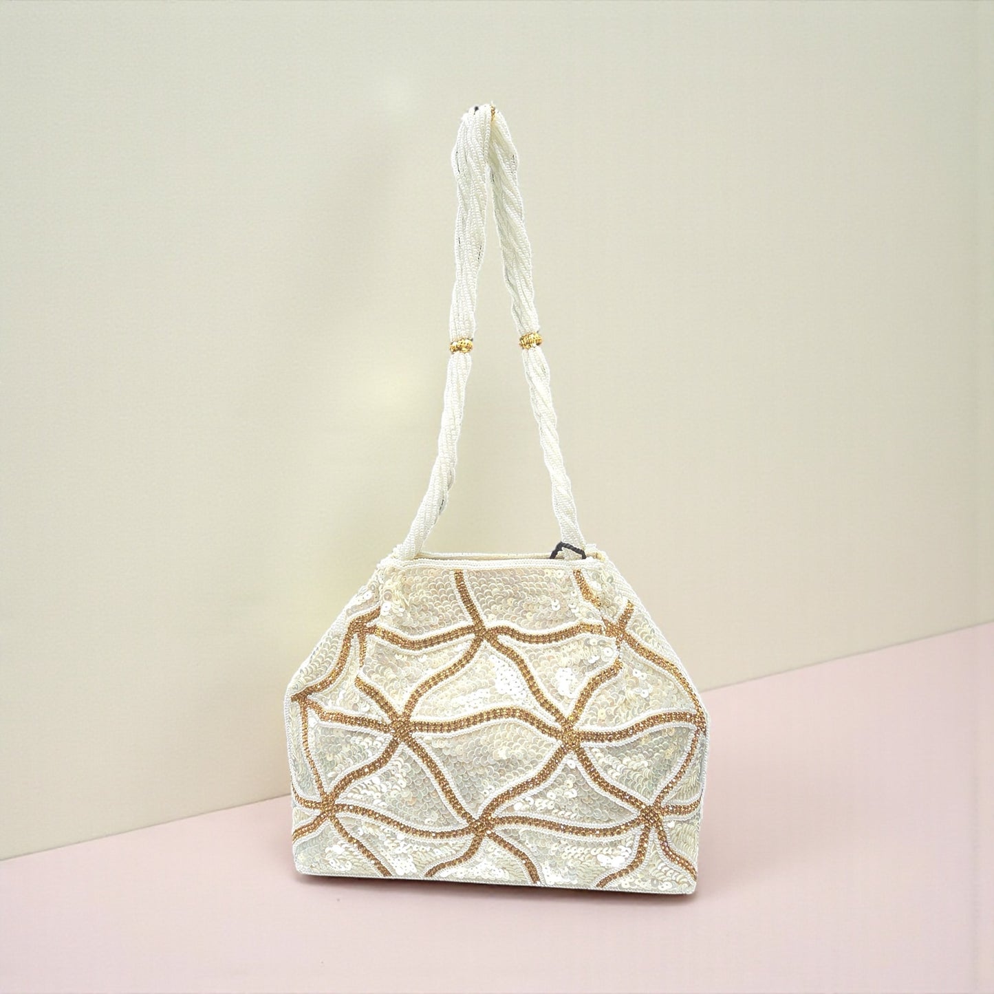 Trikon Ivory 3 Magnet Potli