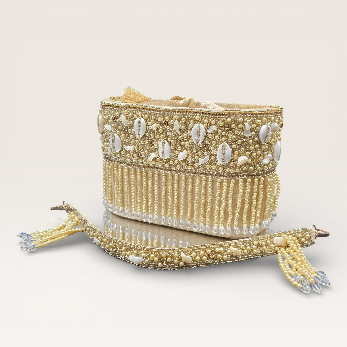 Moti Dhara Gold Bucket Potli