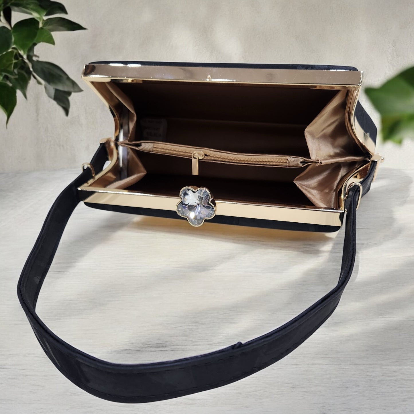 Trapezio Floral Black Box Clutch