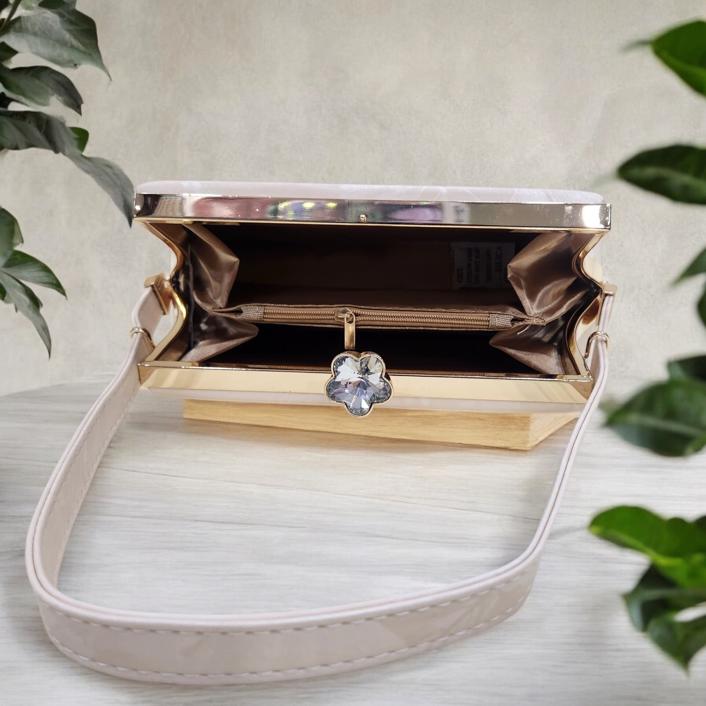 Trapezio Floral Beige Box Clutch