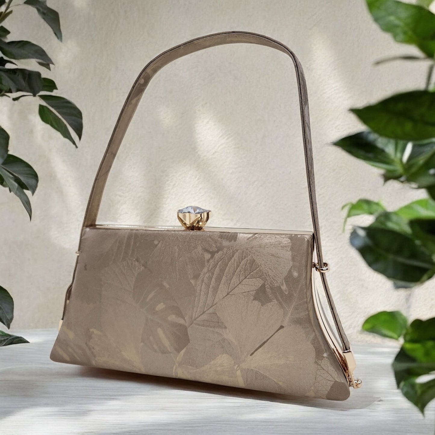 Trapezio Floral Gold Box Clutch