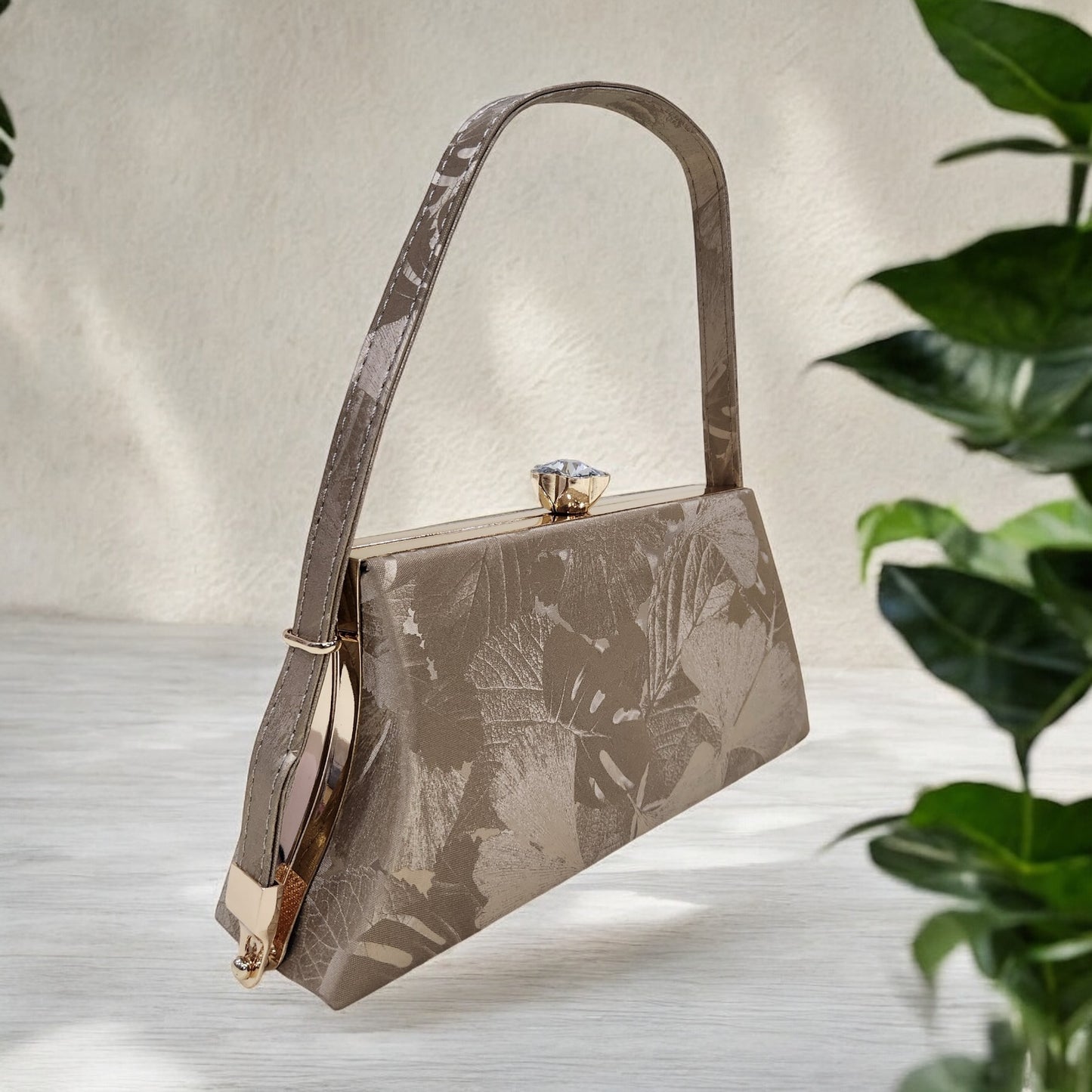 Trapezio Floral Gold Box Clutch