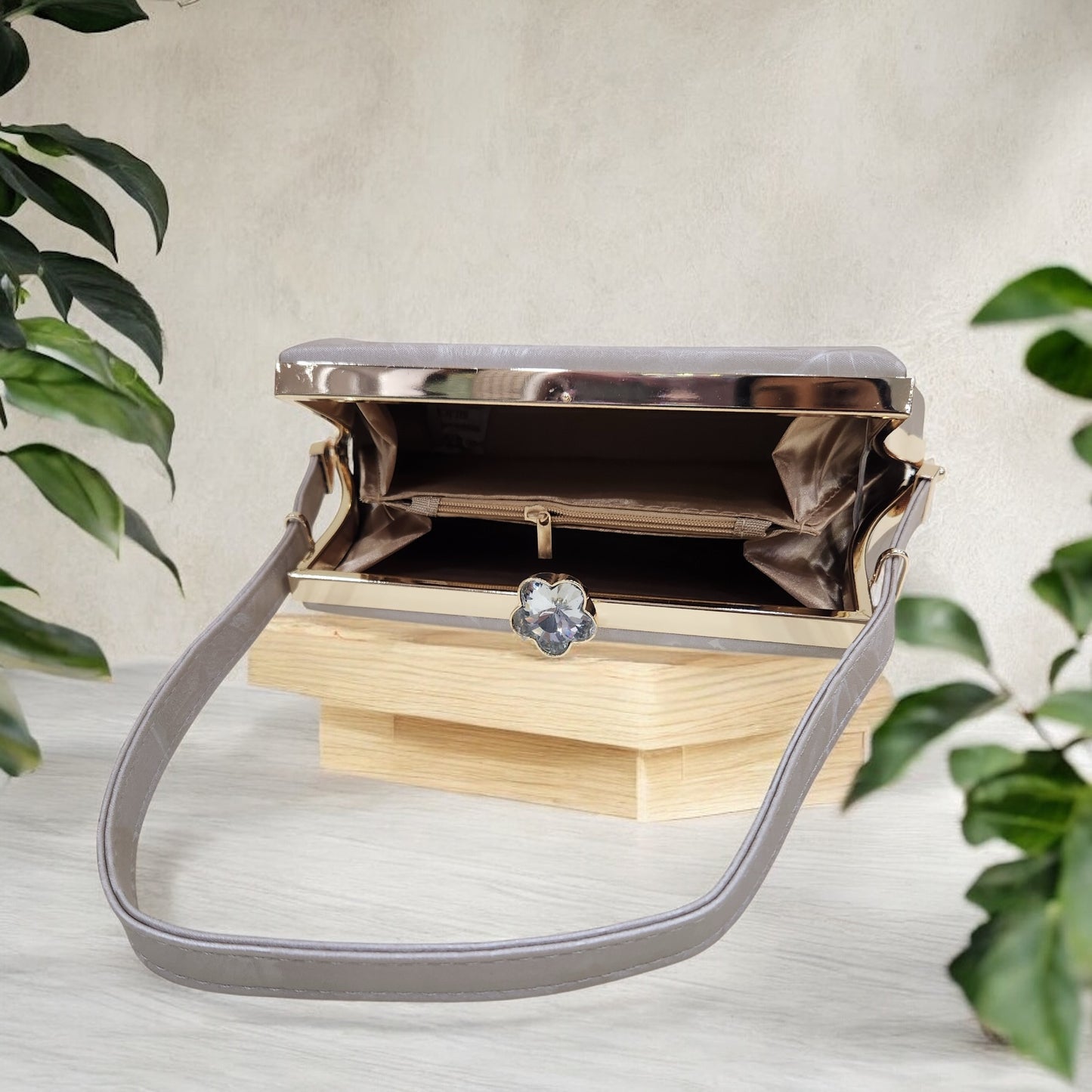 Trapezio Floral Khakhi Box Clutch